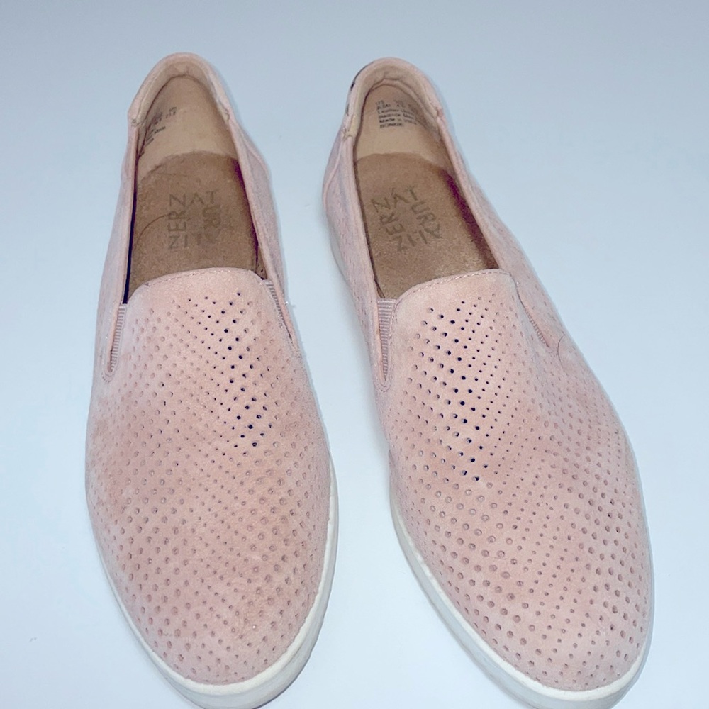 Naturalizer Perforated Suede Leather Soft Pink Bonnie Slip On Flat Sneakers 6.5M